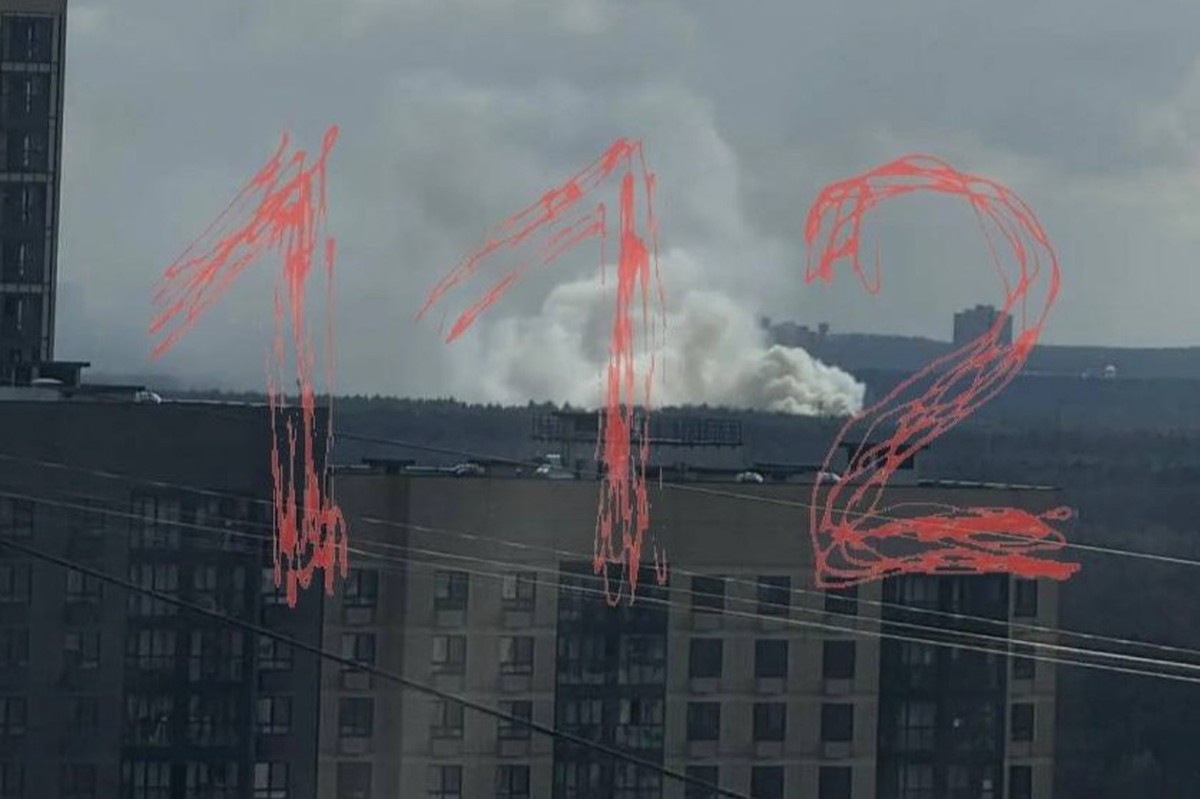 Из горящего военного института в Москве эвакуировали 200 человек