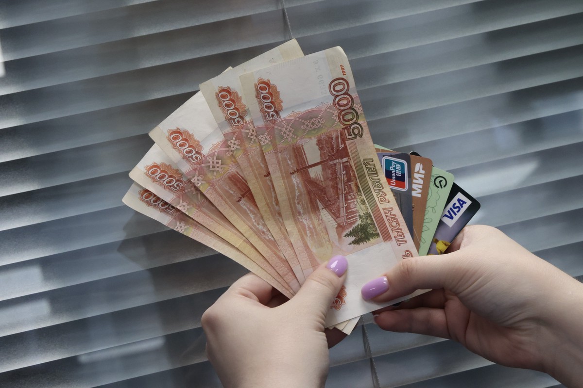 Российским родителям назвали сумму семейной выплаты