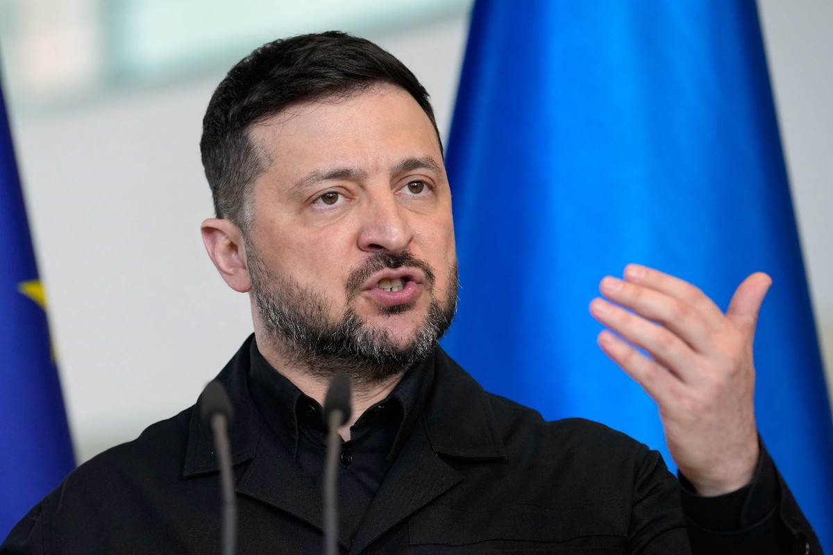 Украина в огне, Зеленский в бешенстве: Трамп забрал все средства ПВО, а Европа прячет от нелегитимного кошелек
