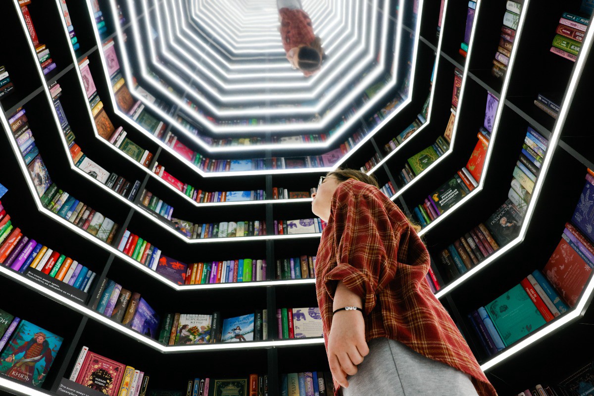«Эксмо» трясут за ЛГБТ*-книги: обыски в Москве, задержание гендиректора