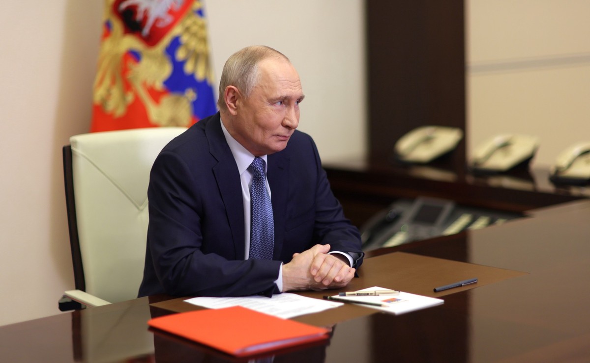 Испанская школьница похвасталась подарком от Путина