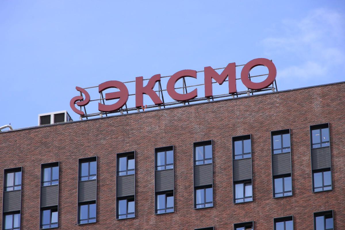 Экс-глава отдела в «Эксмо» отделался условкой за продажу ЛГБТ*-литературы