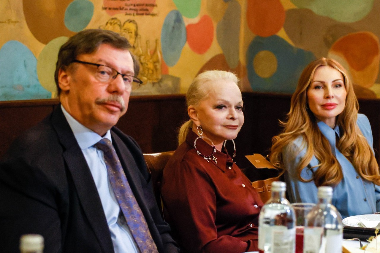 Контр-акт: что известно об участии Долиной в спектакле Барщевского