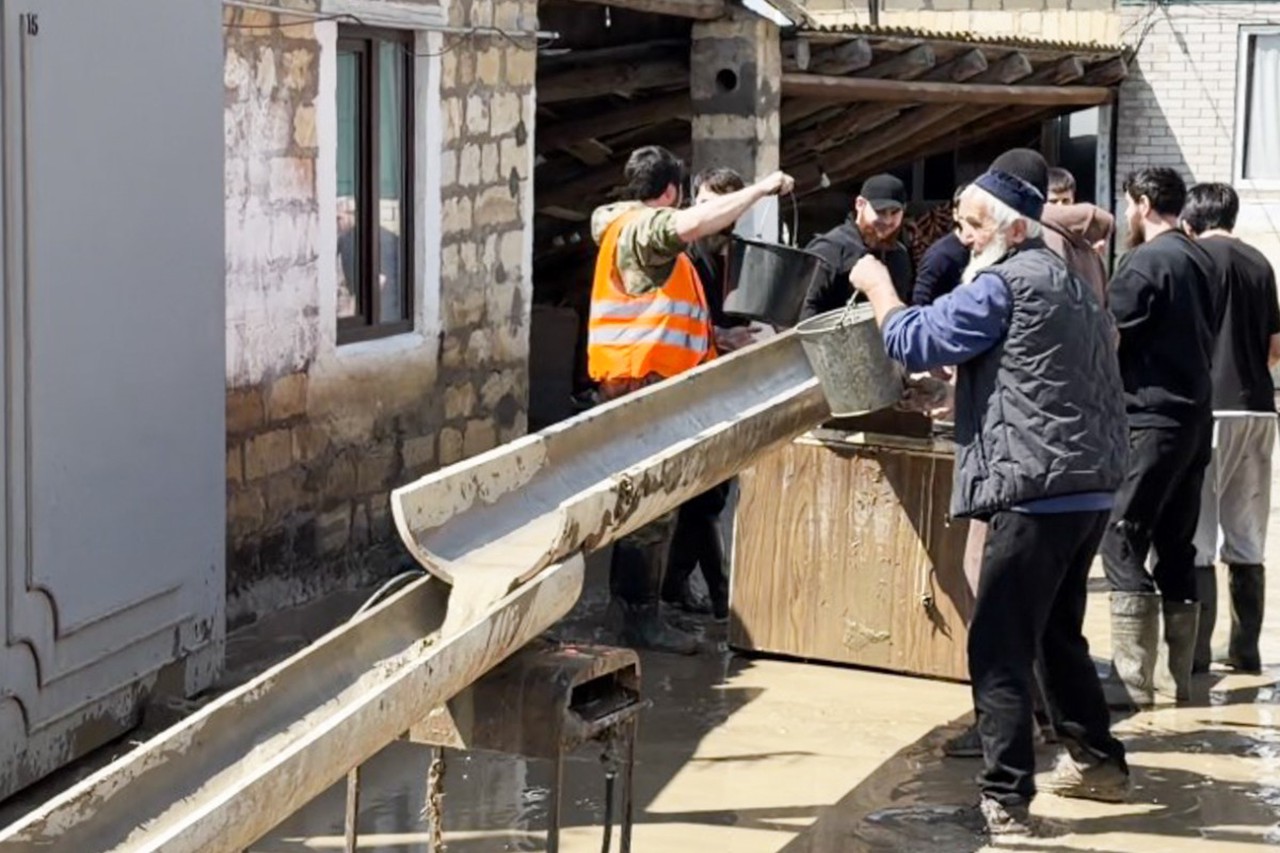 Тысячи домов в воде, вспышка инфекции: последние новости о ЧП в Дагестане 8 апреля