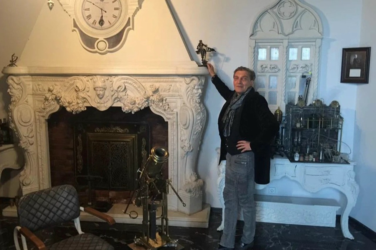 Виллу в бок: как выглядит перешедший государству особняк Александра Невзорова*