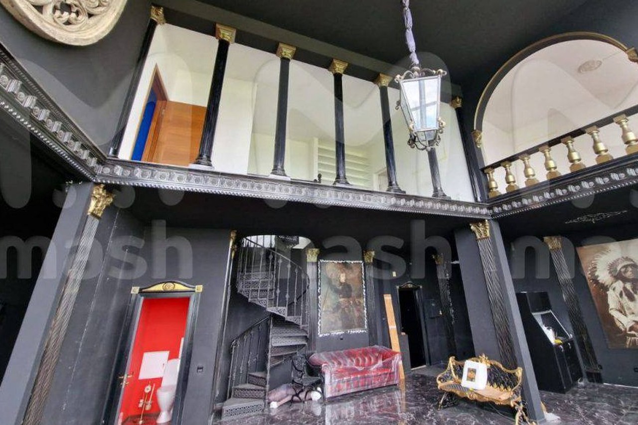 Виллу в бок: как выглядит перешедший государству особняк Александра Невзорова*