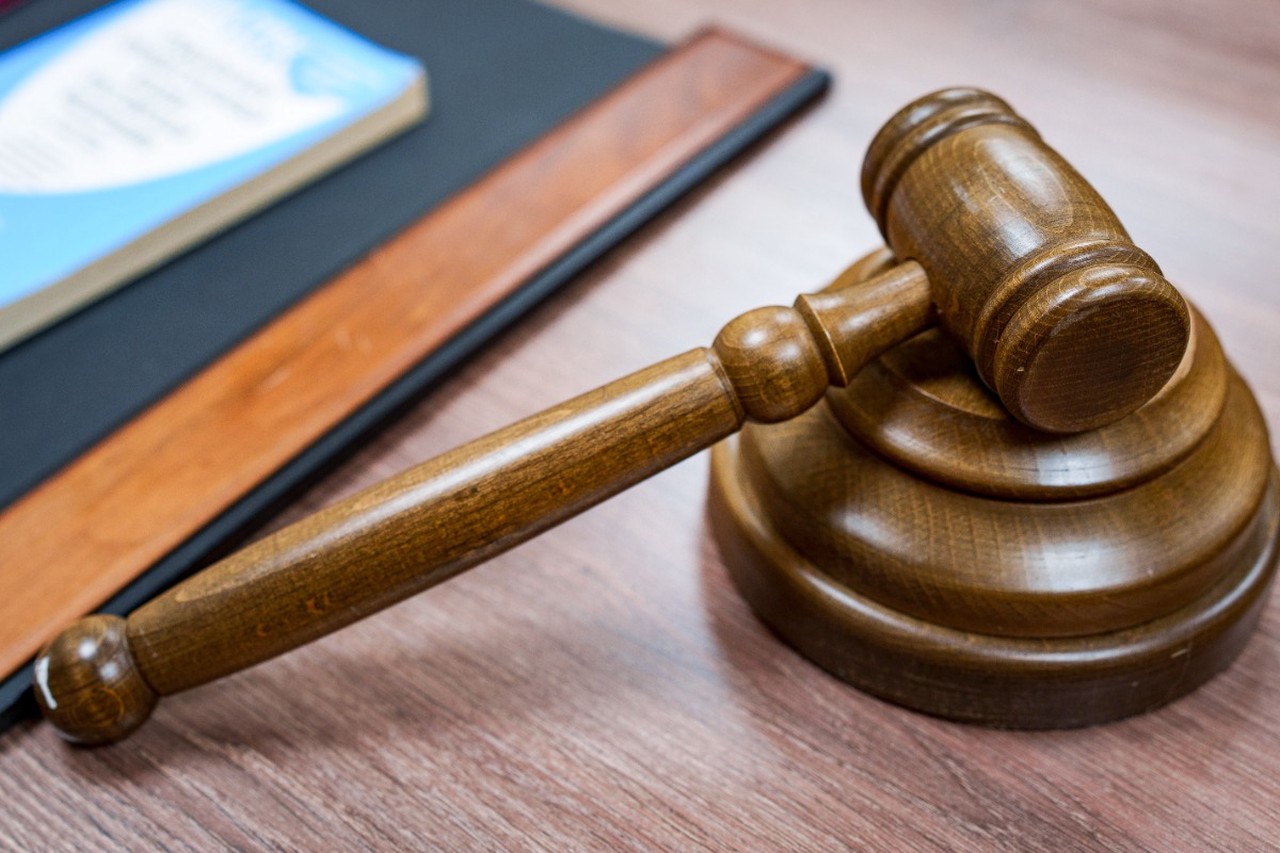 «Обнищала мадам! На МРОТ живет»: чиновницу из Красноярского края заподозрили в воровстве