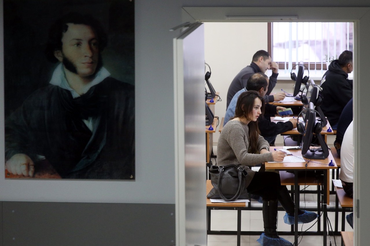 Вертятся на языке: как реально обстоят дела с изучением мигрантами русского