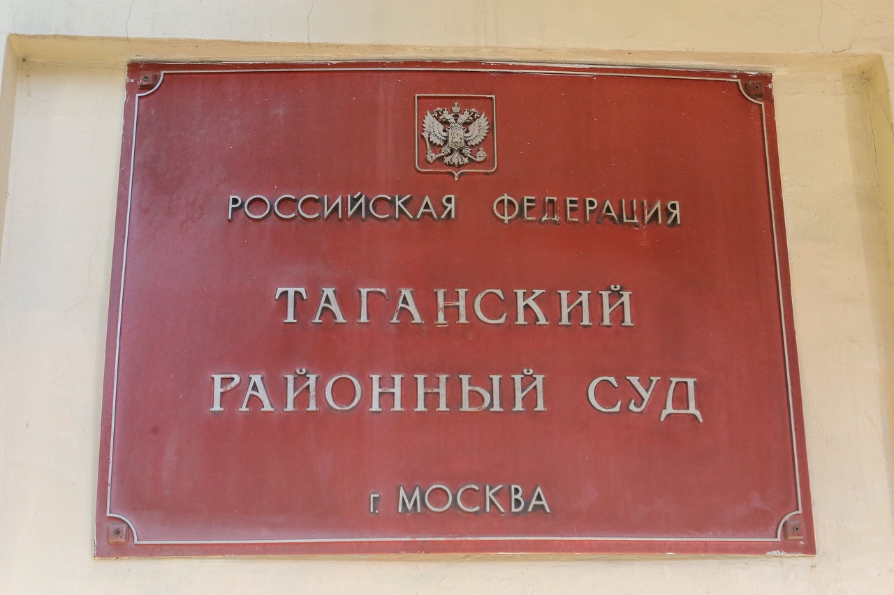 «Эксмо» трясут за ЛГБТ*-книги: обыски в Москве, задержание гендиректора