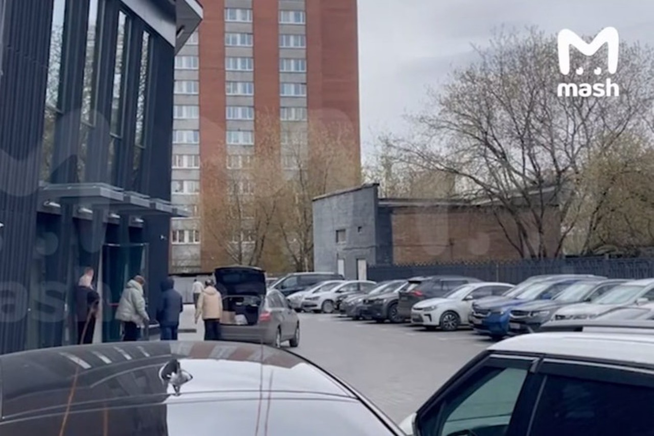 «Эксмо» трясут за ЛГБТ*-книги: обыски в Москве, задержание гендиректора