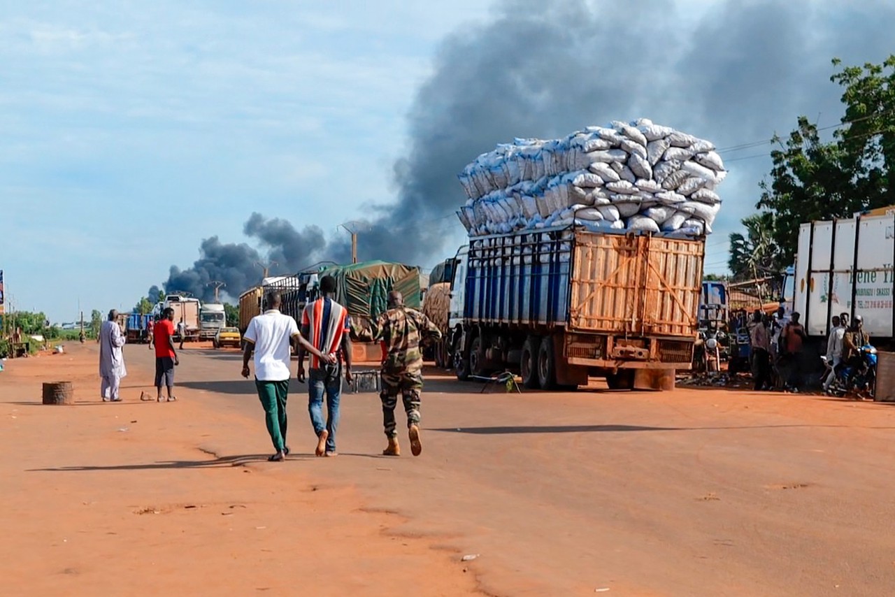 В Мали началась охота на военную верхушку: кровавая суббота, атаки по всей стране и гибель генерала