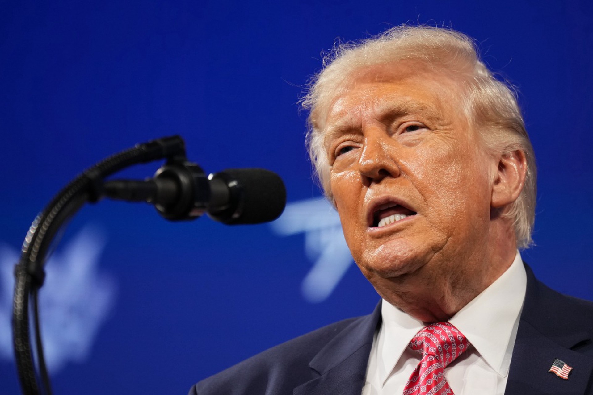 Трамп вновь заявил, что Иран просит прекращения огня