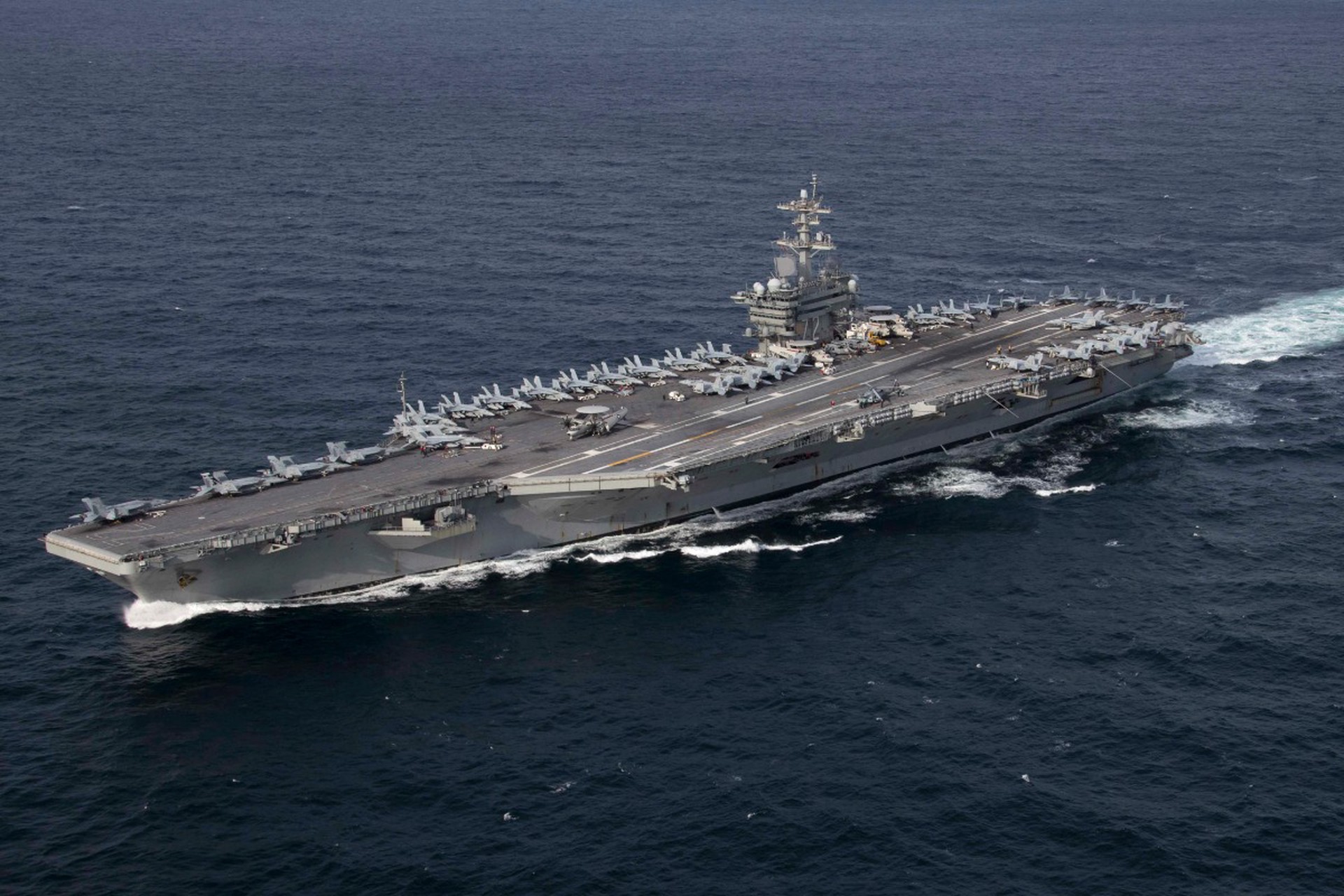 КСИР запустил беспилотники в сторону авианосца USS Abraham Lincoln