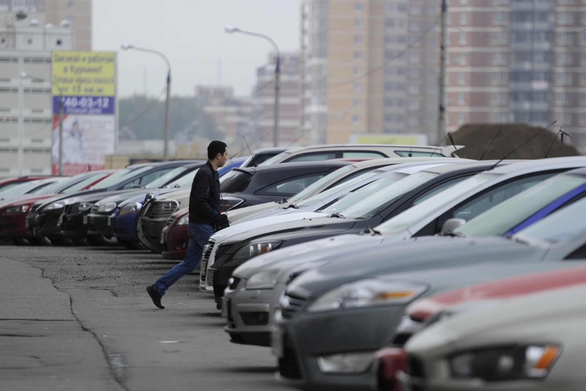 Юрист Васильева рассказала, как бороться с брошенными машинами во дворах