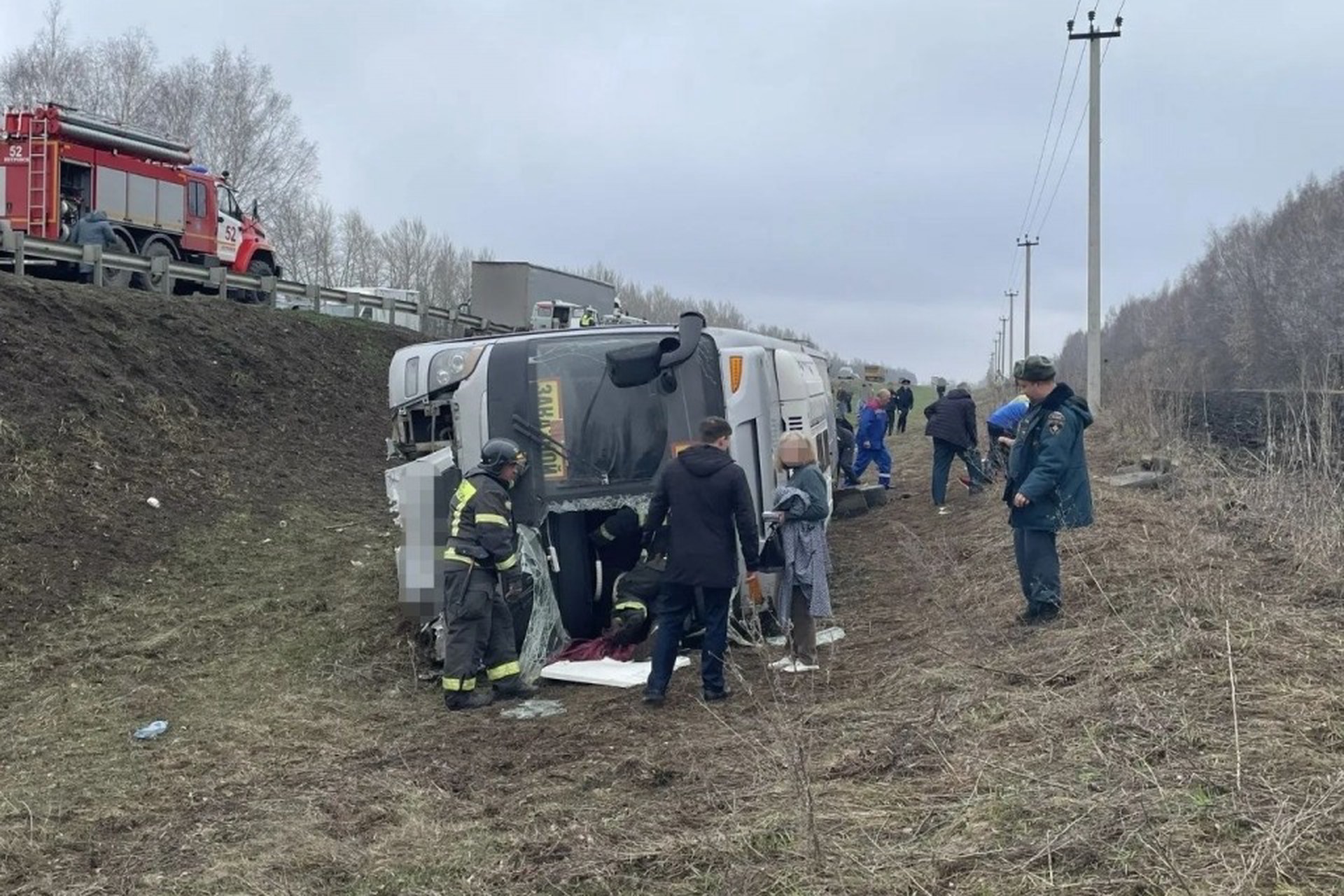 Авария с детским автобусом под Саратовом: погиб водитель, 10 человек пострадали