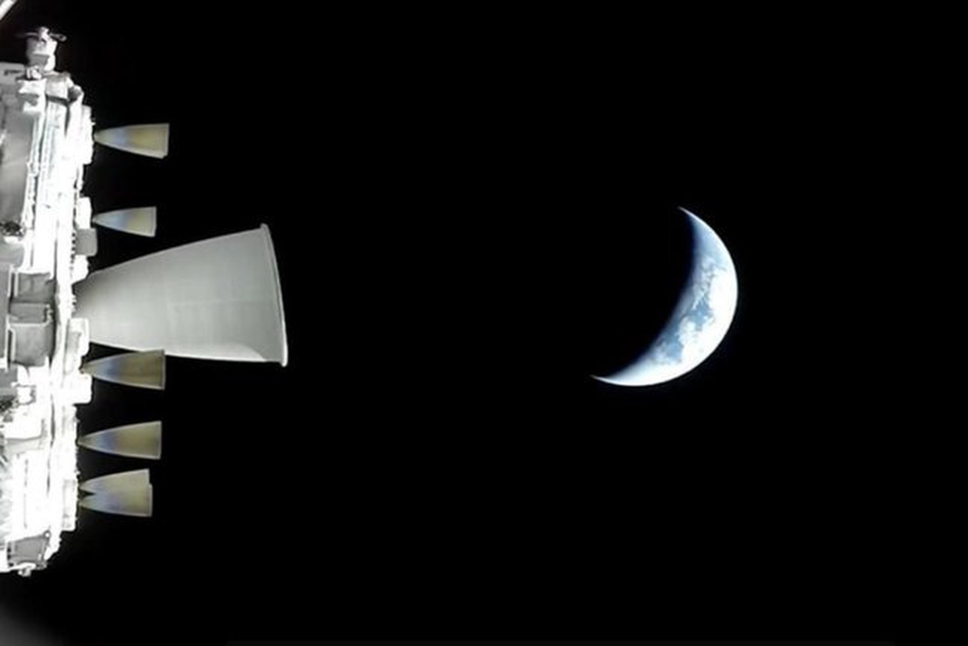 NASA опубликовало снимки Земли с корабля «Орион»