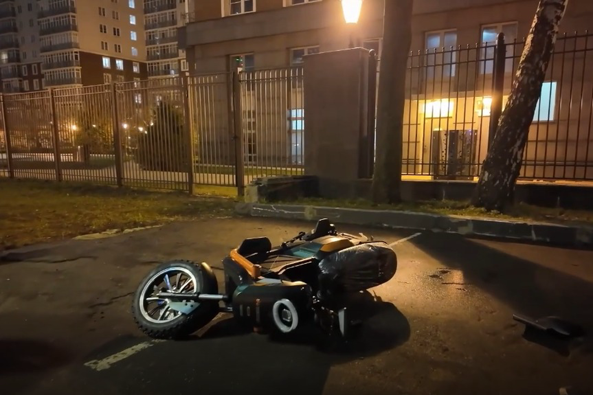 ФСБ показала кадры разминирования электроскутера в Москве