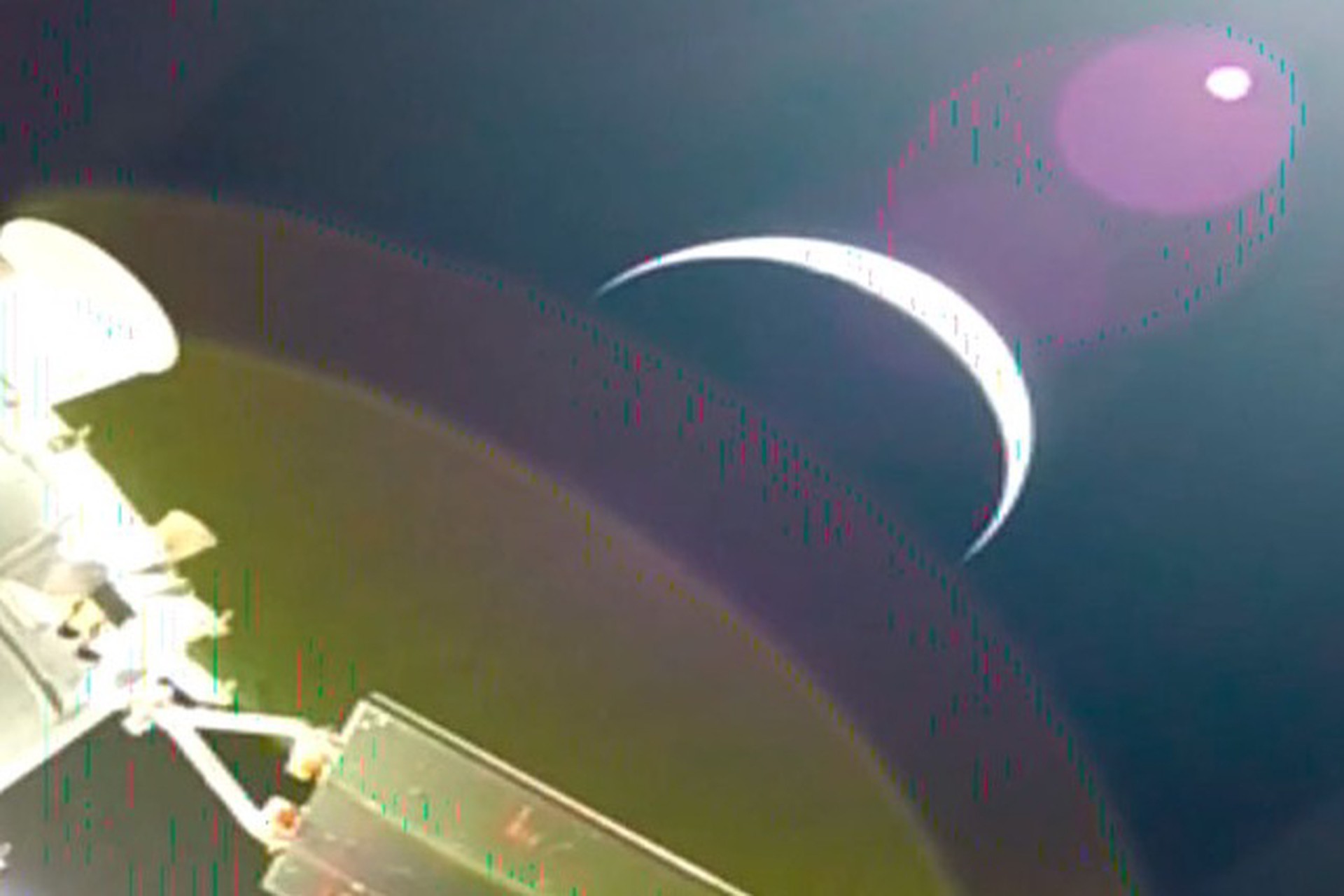 Корабль Orion прошел половину пути к Луне