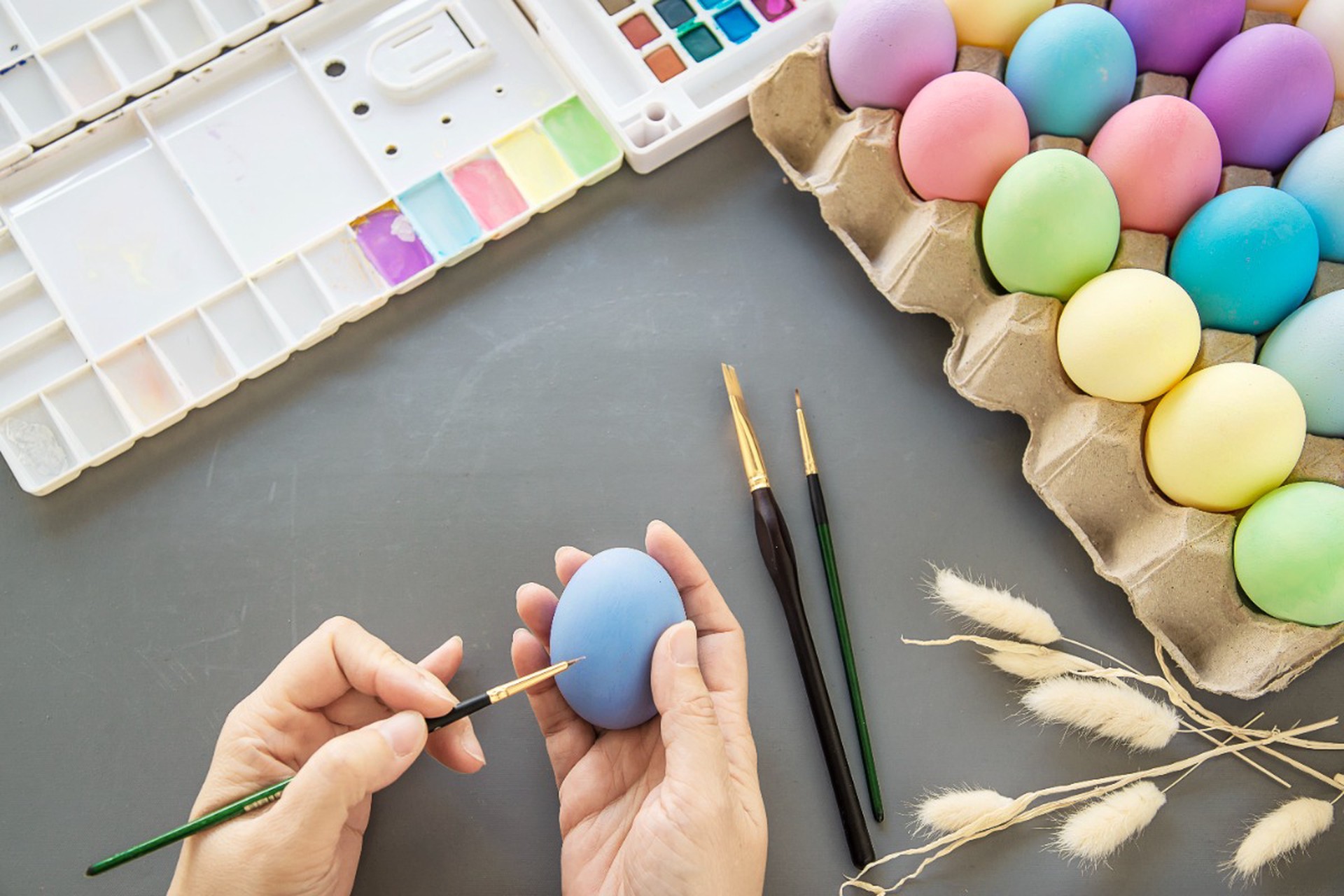 Химик предупредила об опасности окрашивания яиц маркерами, гуашью и тканью