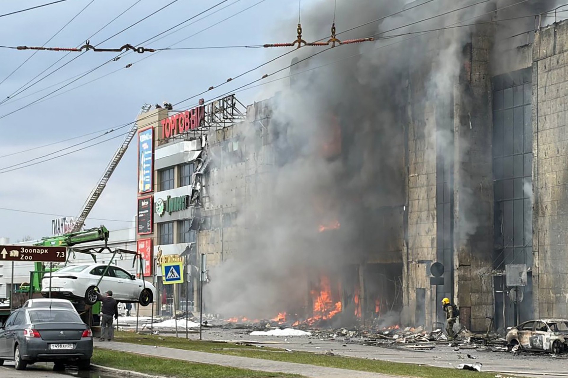 Пожар в ТЦ в Калининграде мог начаться из-за возгорания электрокара
