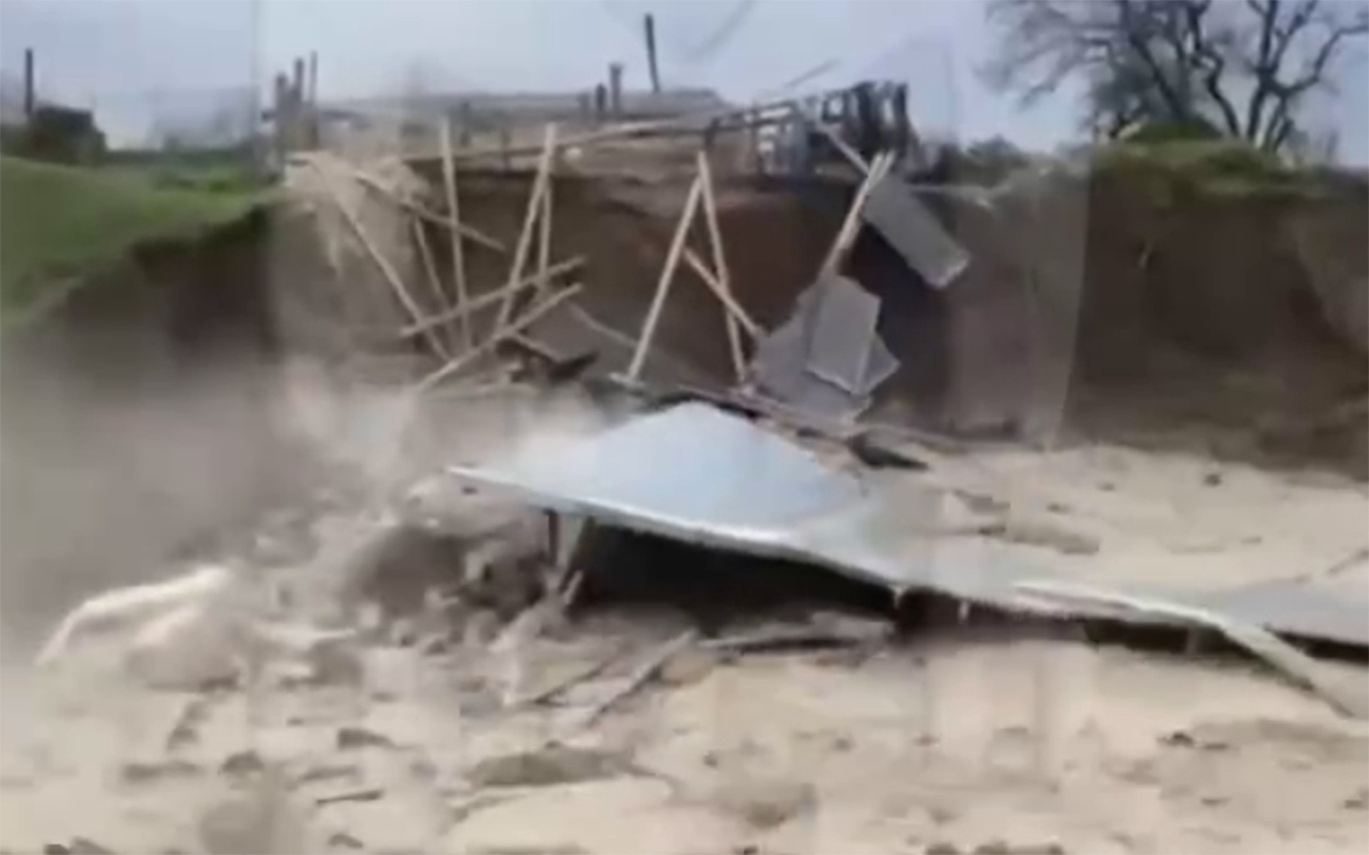 Женщина погибла при обрушении частного дома в Дагестане