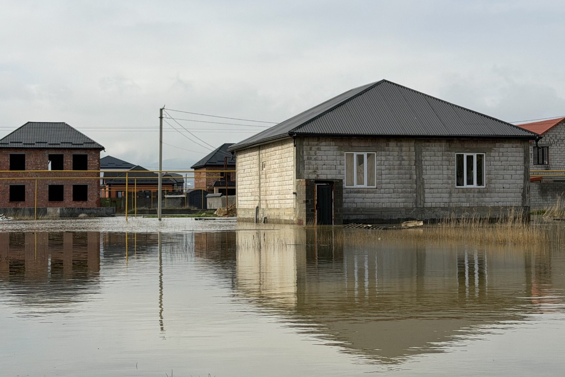 Ситуация в Дагестане: наводнения, обрушения и первые жертвы