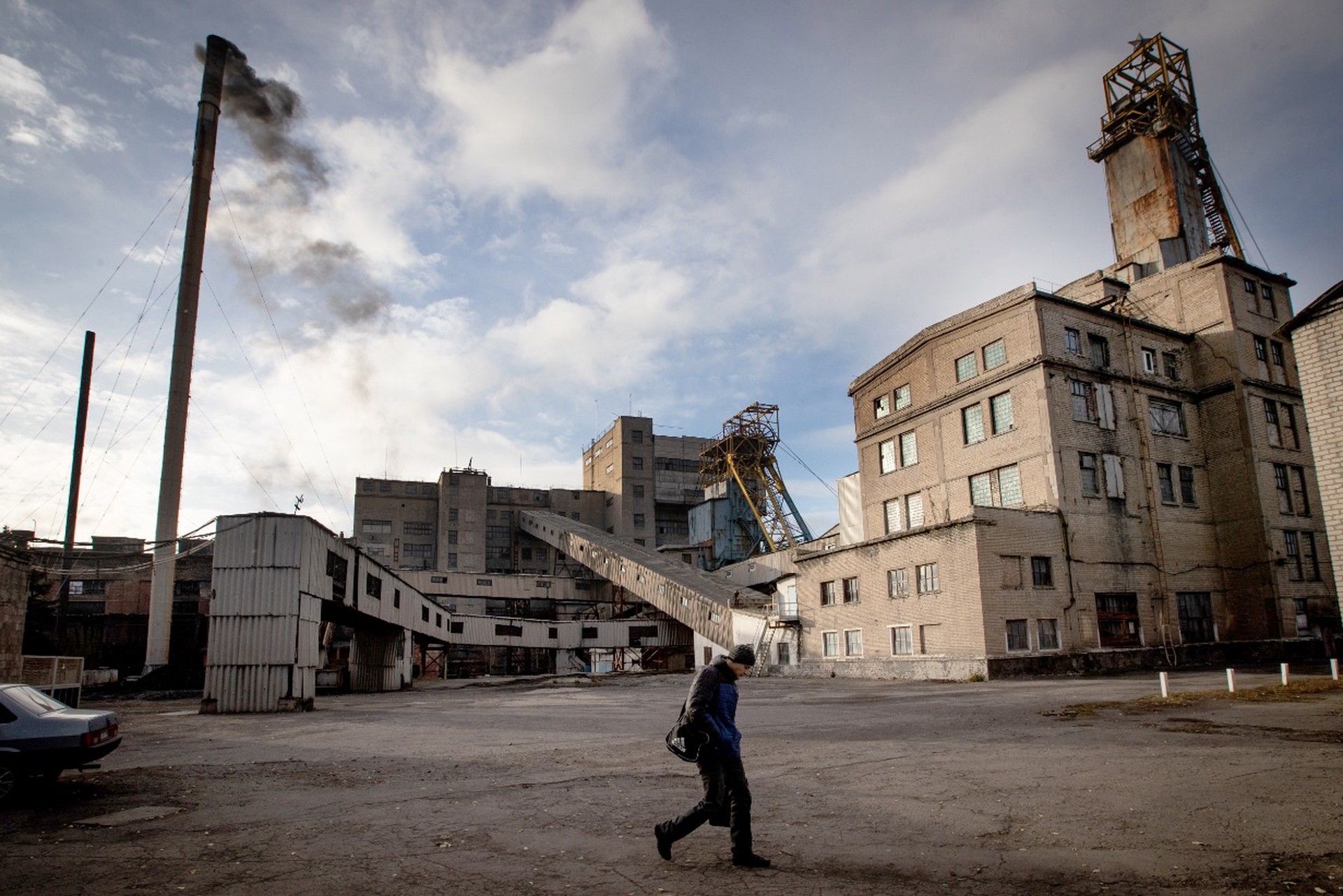 Подачу электроэнергии на шахту в ЛНР восстановили