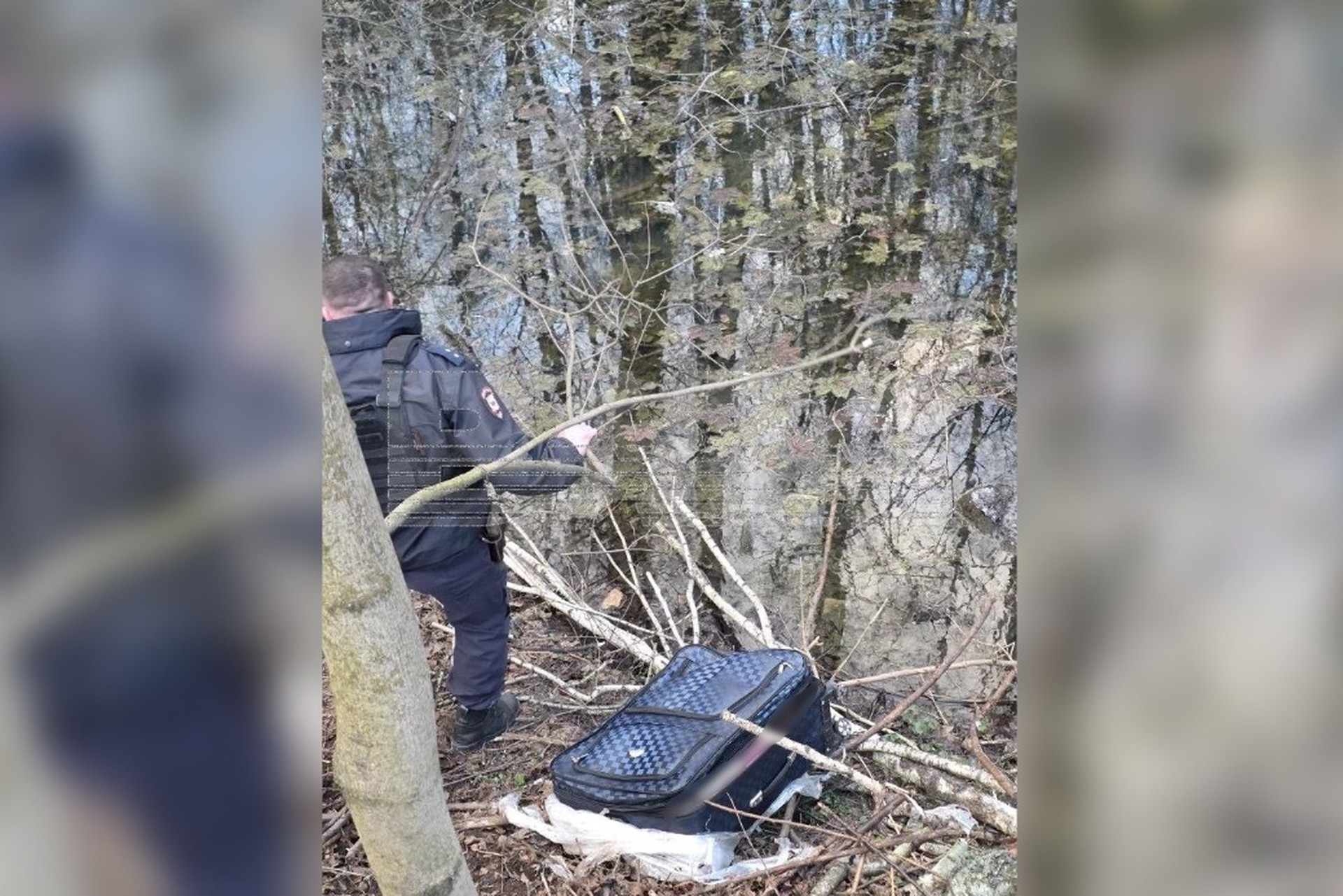 Появились фото найденного на севере Москвы чемодана с трупом