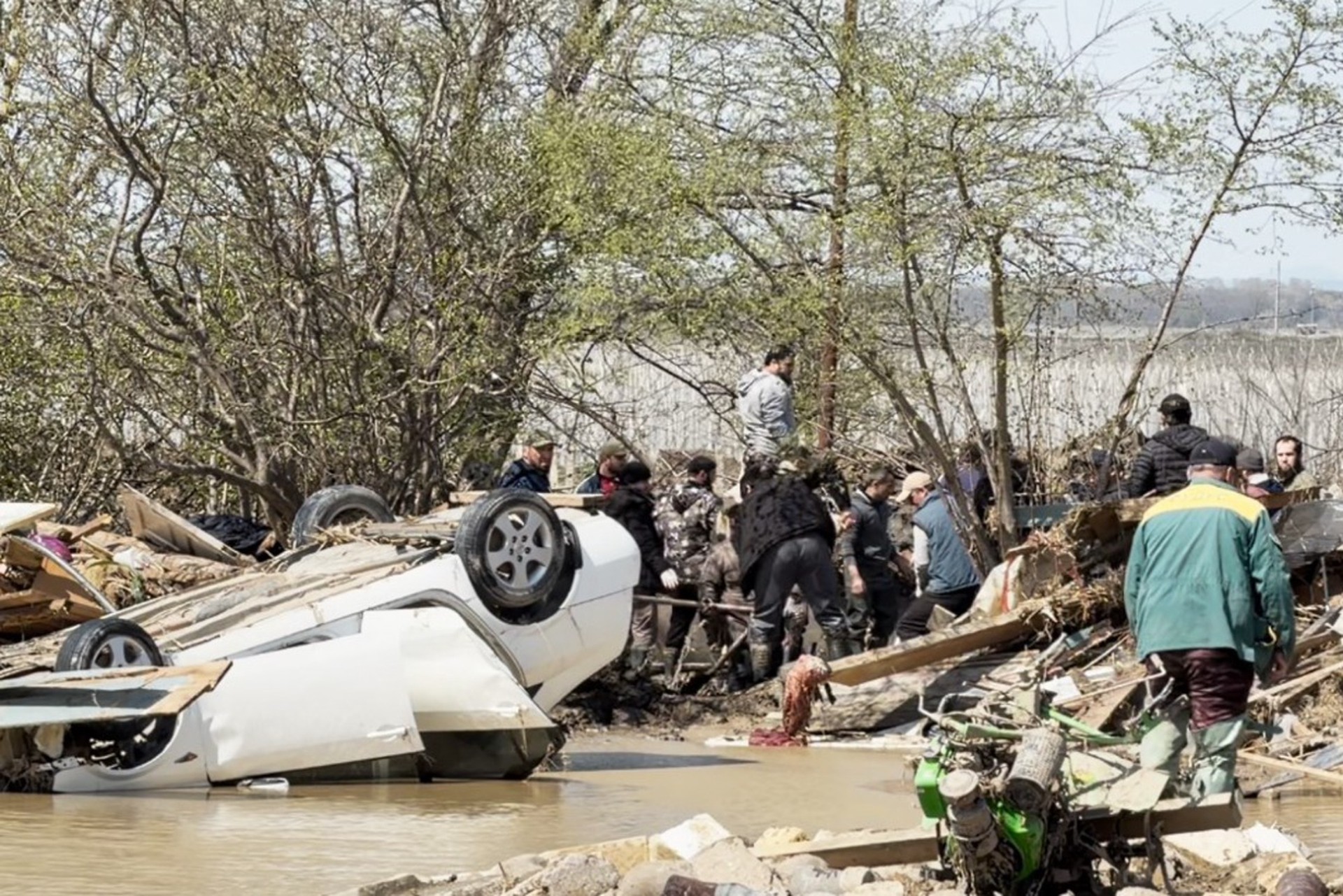 Следком возбудил дела по факту гибели людей на затопленных дорогах Дагестана