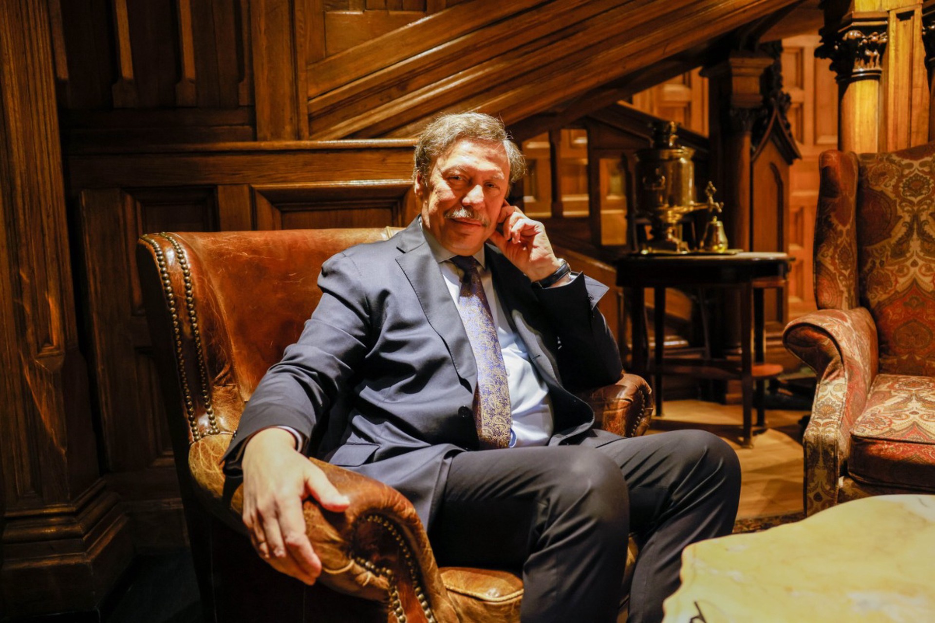 Барщевский объяснил, почему не стоит запрещать продажу алкоголя в театрах