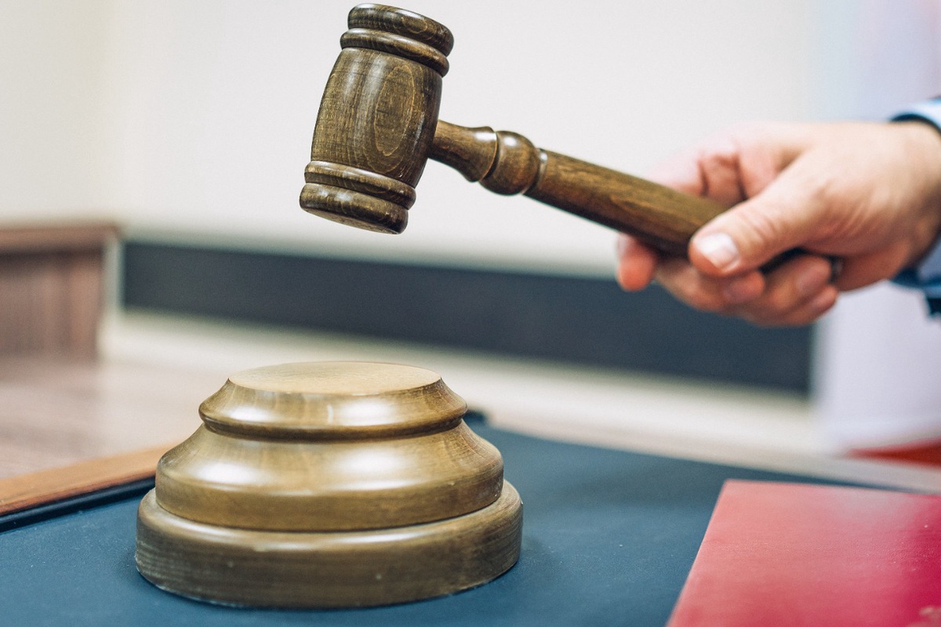 Двух россиян приговорили к 16 и 14 годам тюрьмы за госизмену