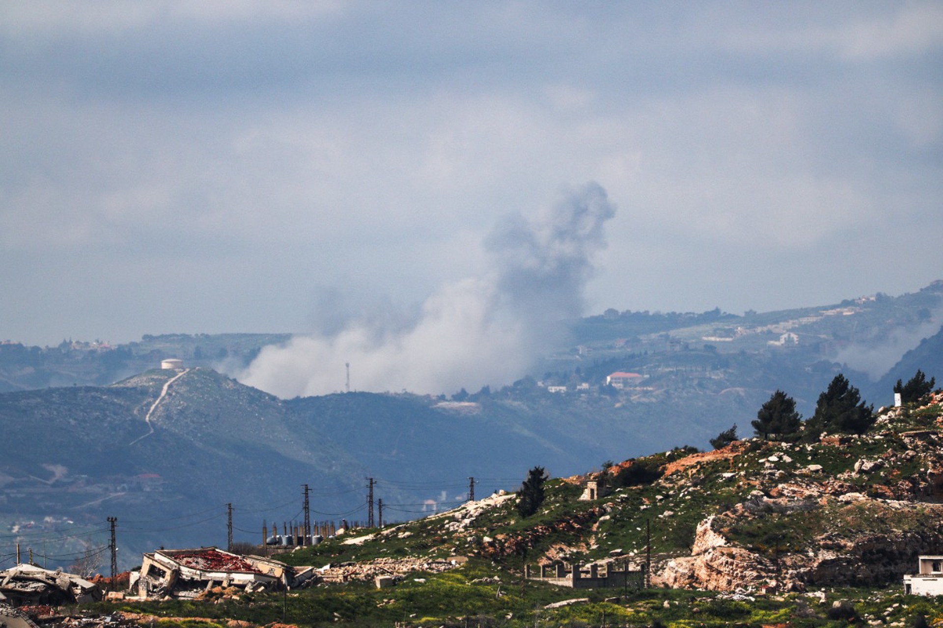 Медведев заявил о нарушении перемирия между США и Ираном