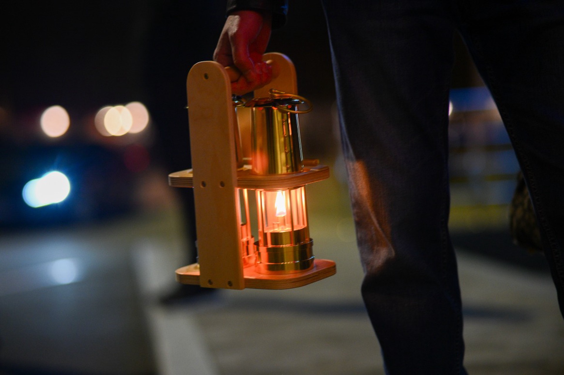 Благодатный огонь доставят в Россию в Великую субботу