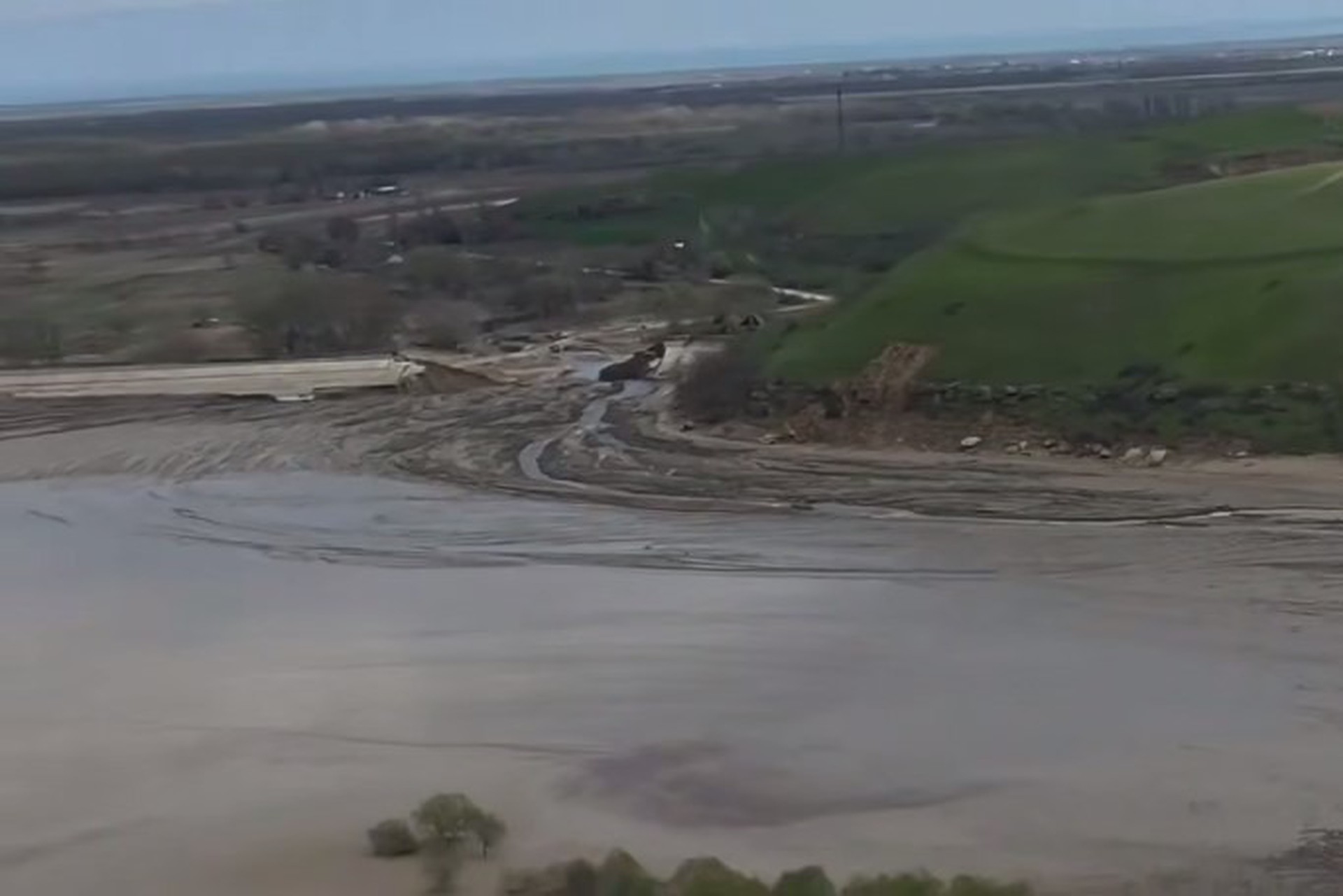Названа возможная причина прорыва дамбы в Дагестане