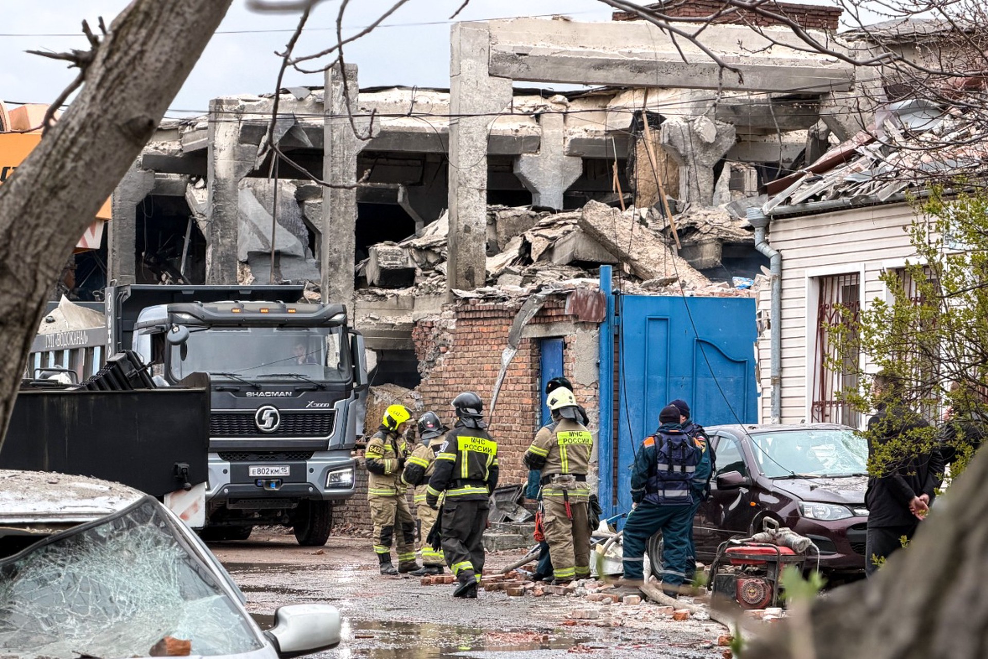 Спасатели закончили разбирать завалы после взрыва во Владикавказе