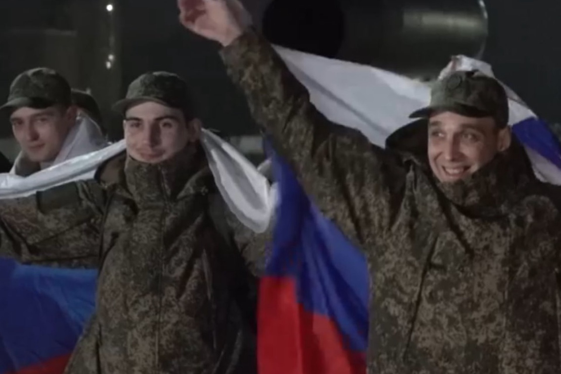 «В душе тепло становится»: российские бойцы рассказали о возвращении из плена