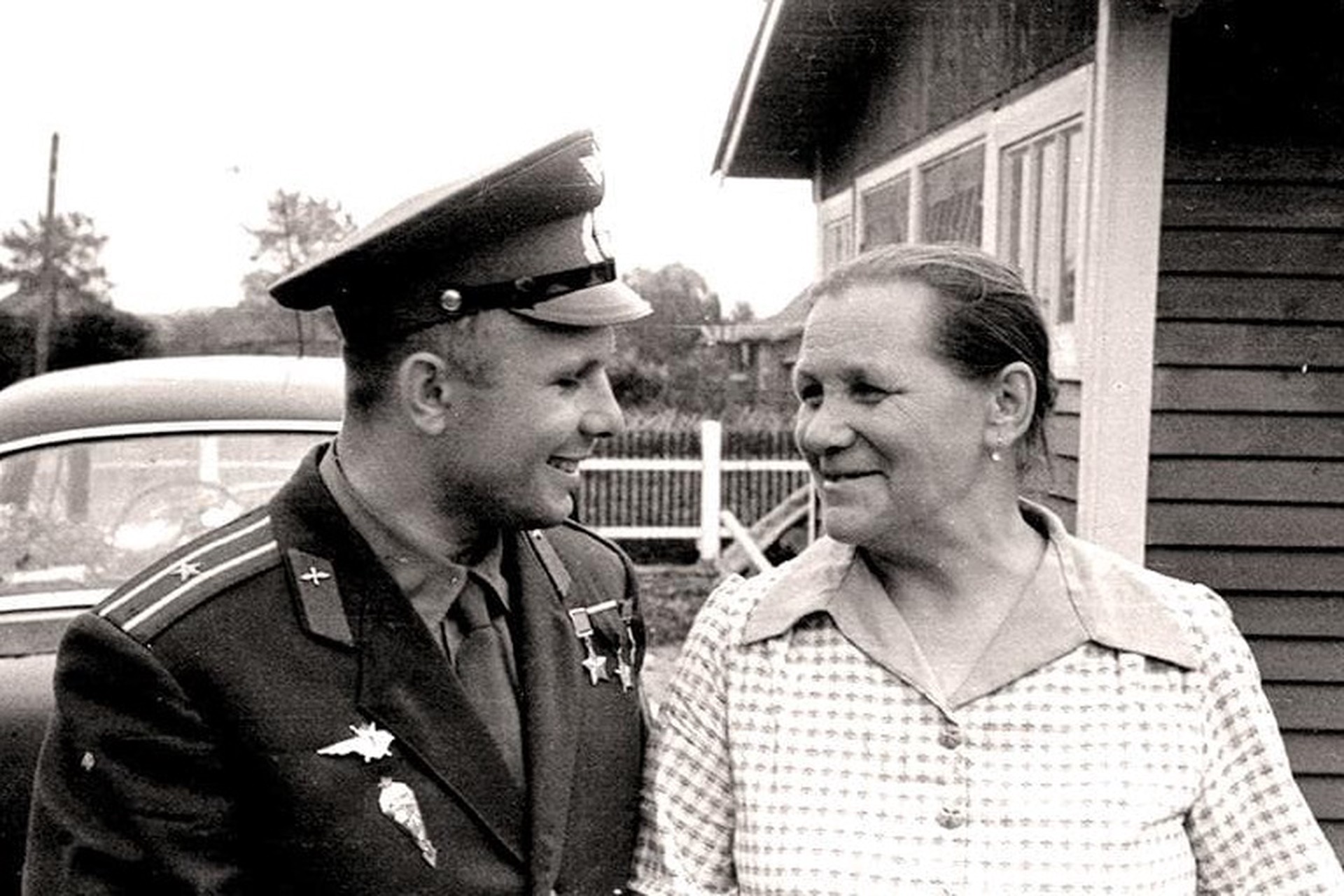 Мать Юрия Гагарина часто водила его в храм