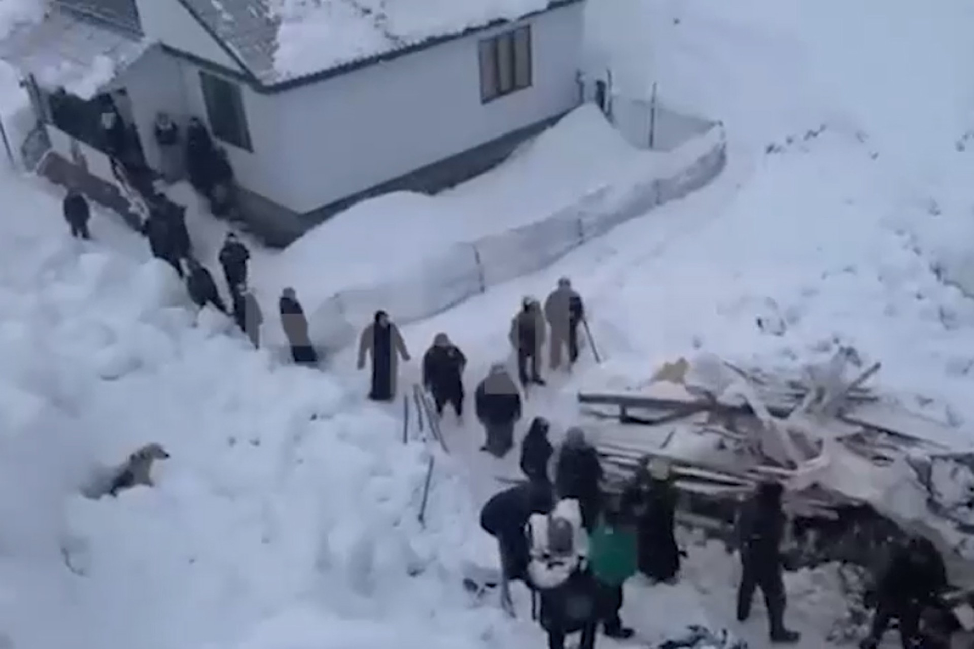 Лавина накрыла мать с семилетним ребенком в Дагестане