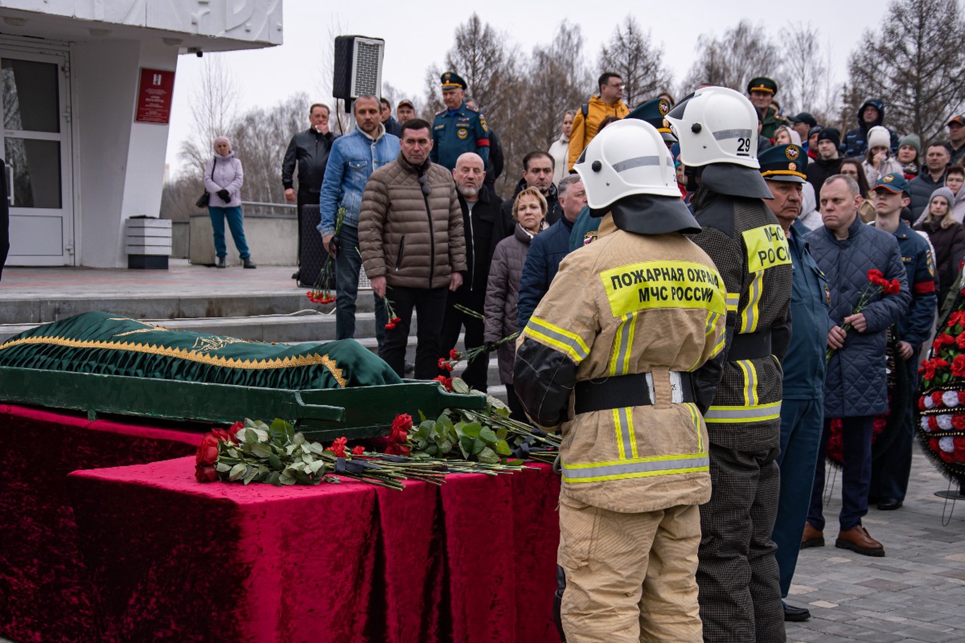 Власти Нижнекамска пообещали до 18 лет помогать детям погибших работников НКНХ