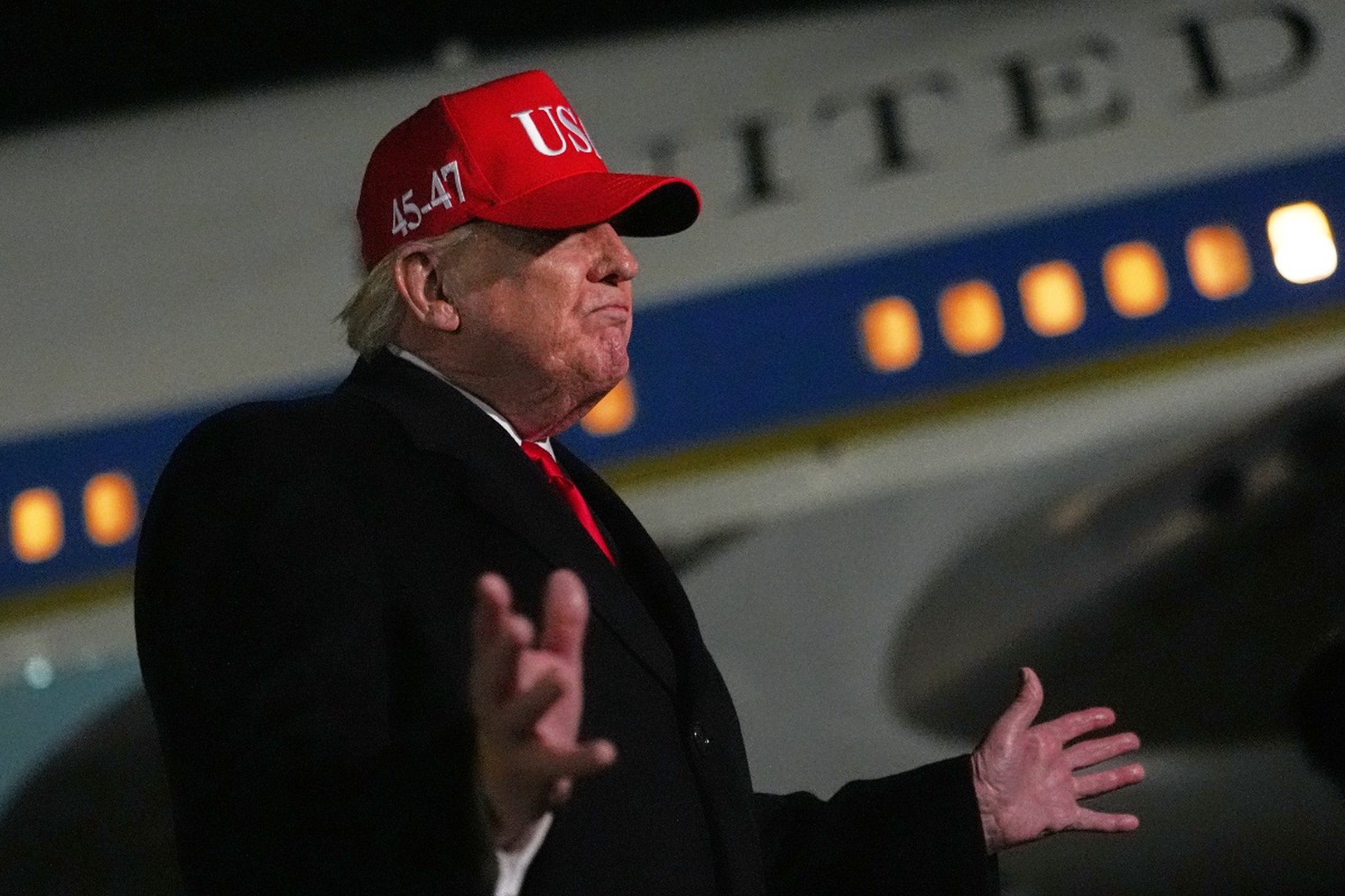 «Бури, детка, бури». США внезапно ударили по Китаю: немыслимый шаг Трампа во время «перемирия» с Ираном 