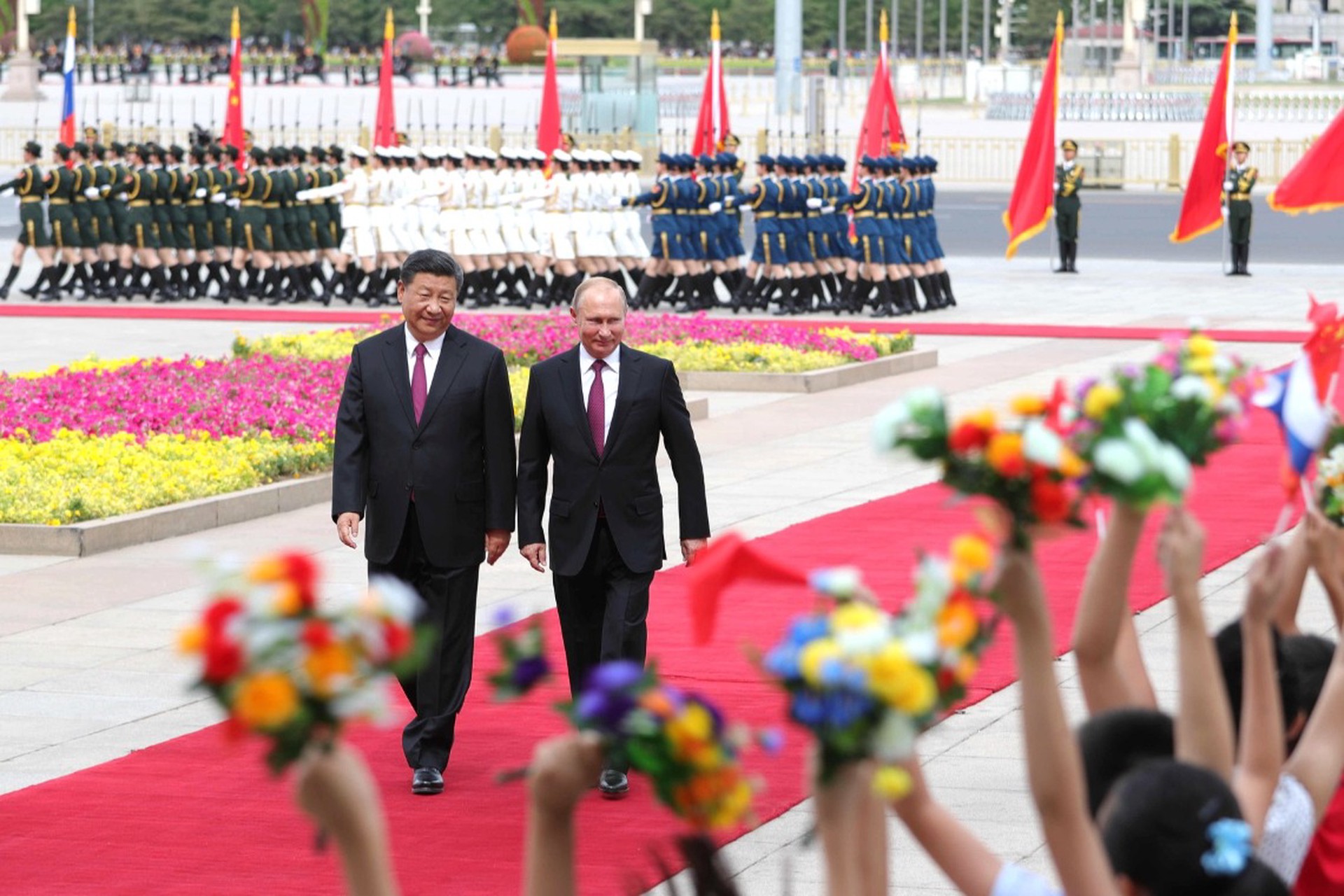 «Публичное избиение»: Си унизил Трампа перед всем миром, визит Путина в Пекин – новому альянсу быть?