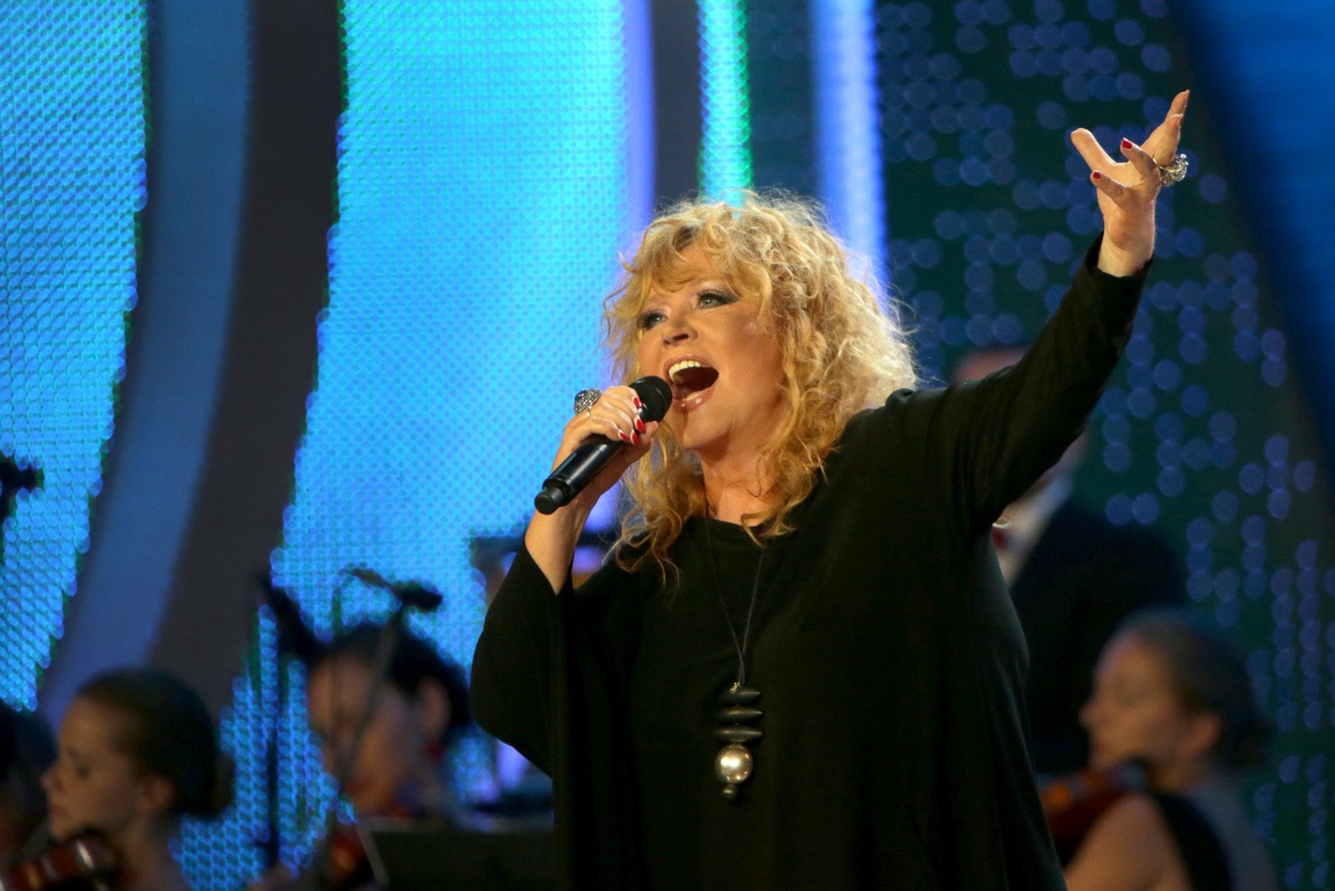 Работа на США, долги за ЖКУ и унижение россиян: почему немощная Пугачева осталась без Галкина* в день рождения