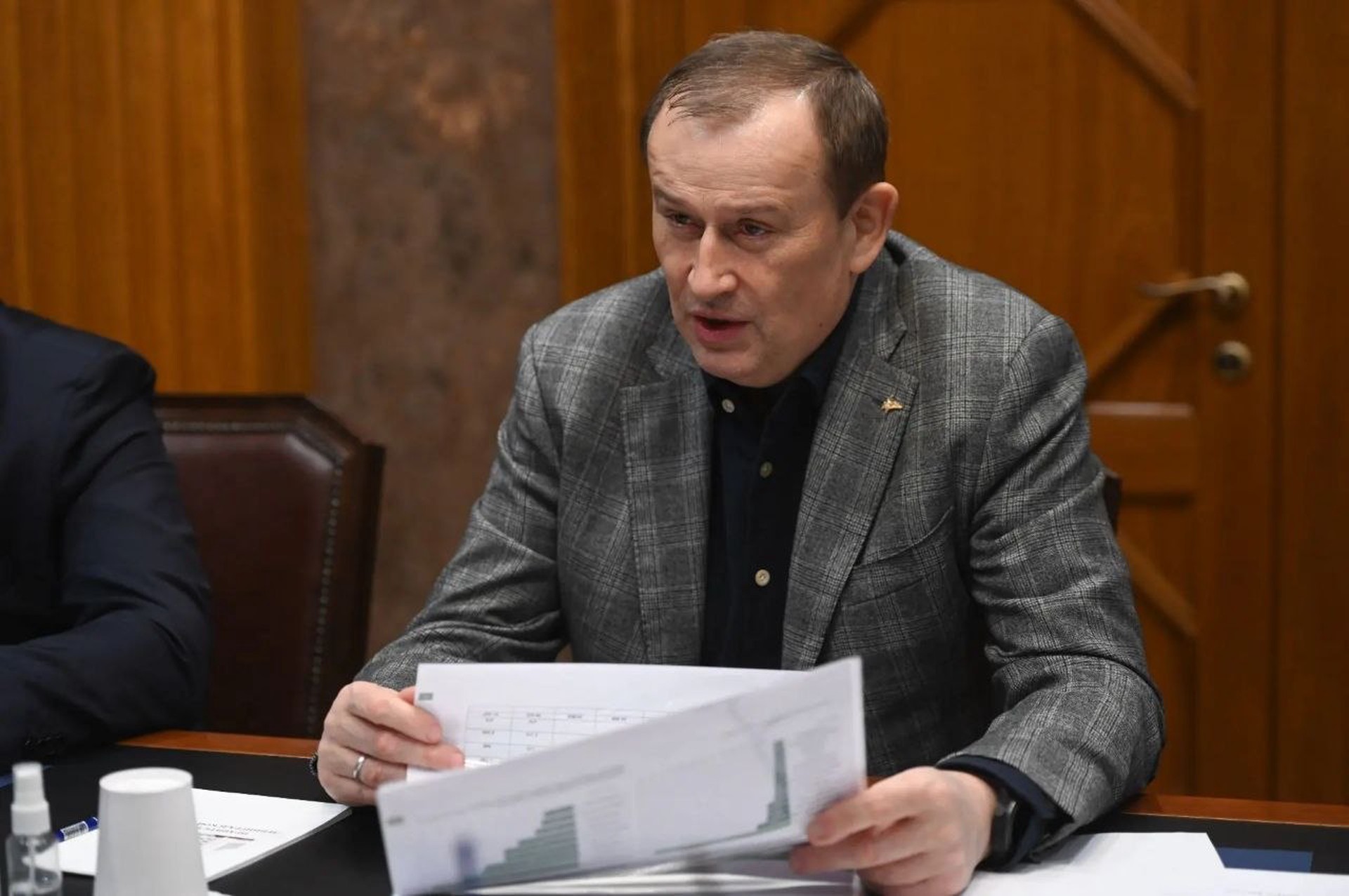 «Коровьи лепешки»: что Дрозденко сказал о разливе нефти в Финском заливе