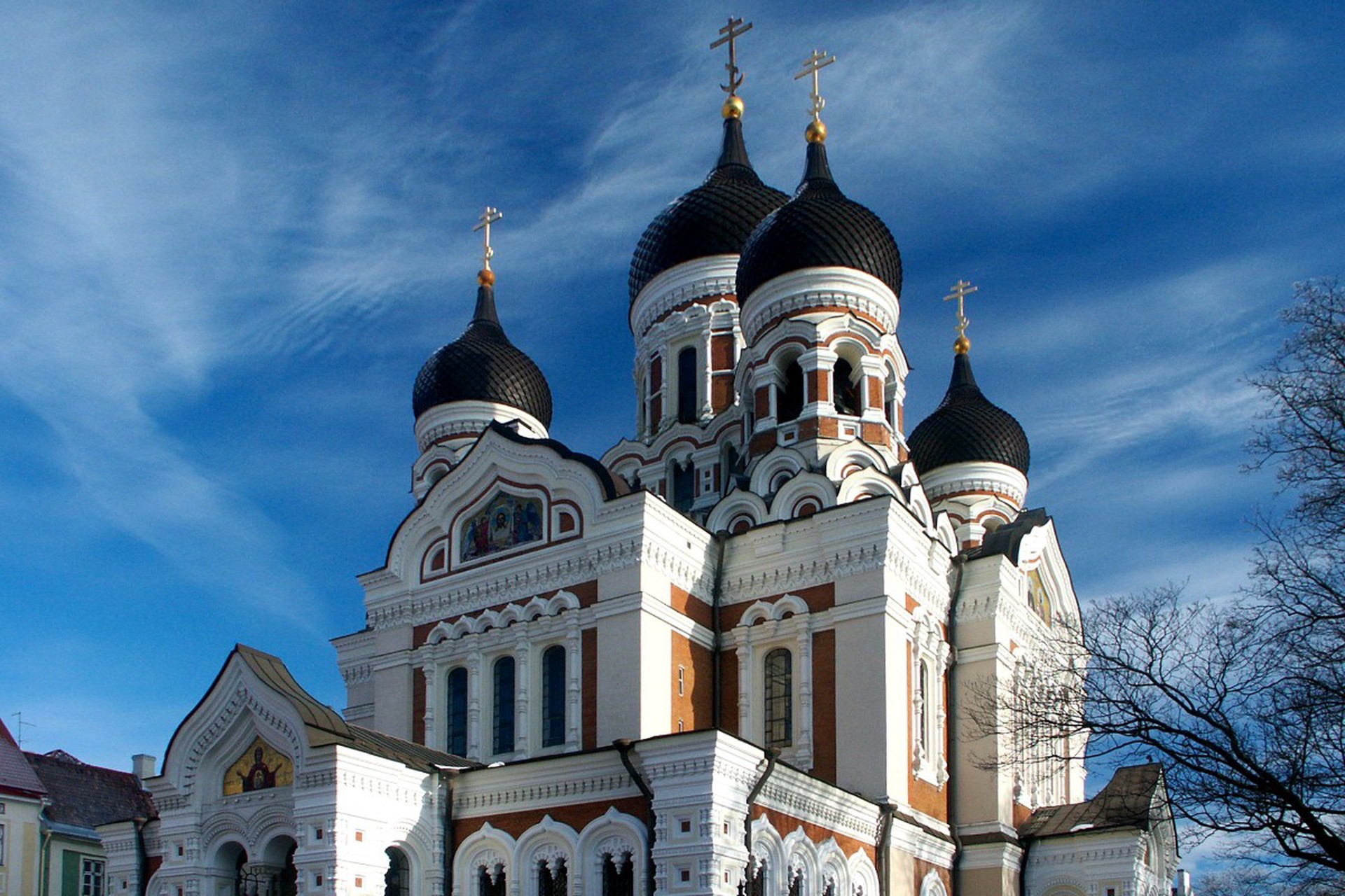 Бред-менеджеры: зачем в Эстонии снова набросились на церковь Московского патриархата