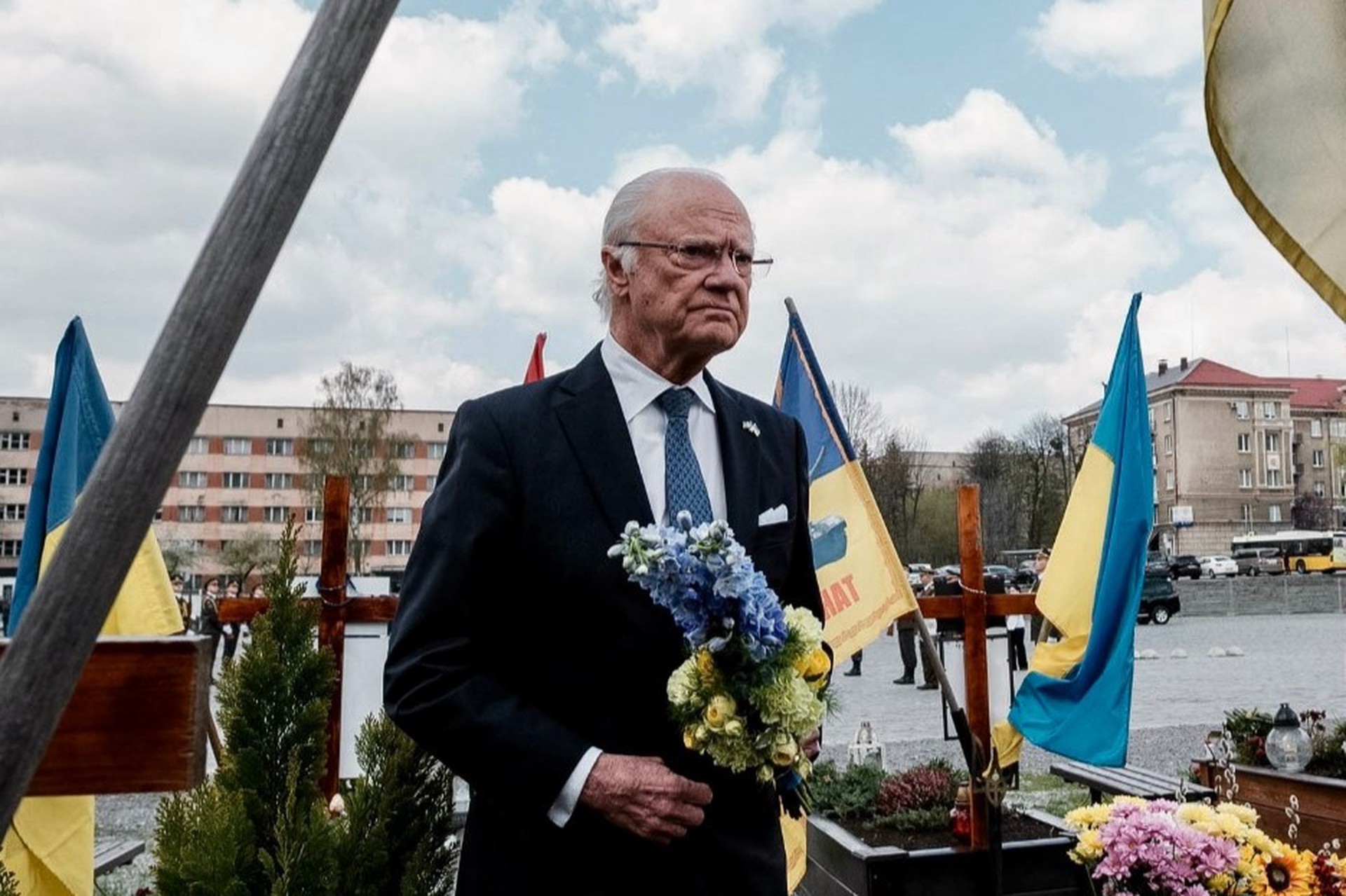 Главное к утру 19 апреля: Европа идет по стопам Гитлера, Зеленского хотят засудить, короля Швеции унизили