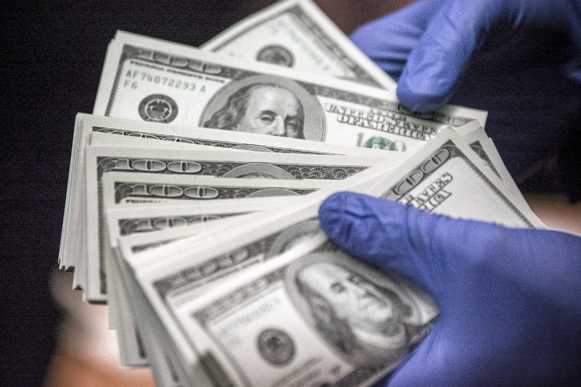 Взятки в оборот: о чем говорит составленный Генпрокуратурой портрет коррупционера