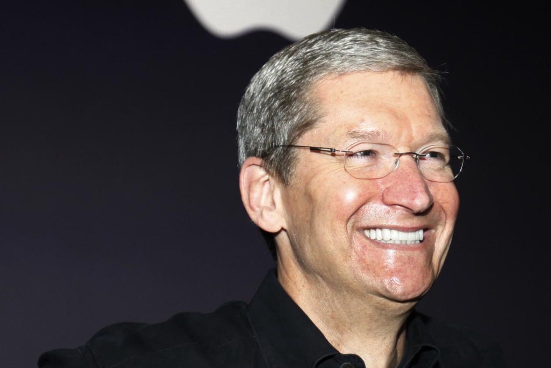 Тим Кук уходит с поста главы Apple: кто займет его место