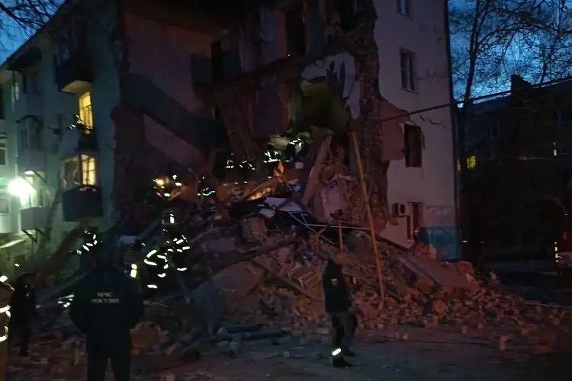 Главное к утру 22 апреля: в Сызрани рухнул дом, россиян эвакуировали из Ливана, в Бурятии прошли задержания