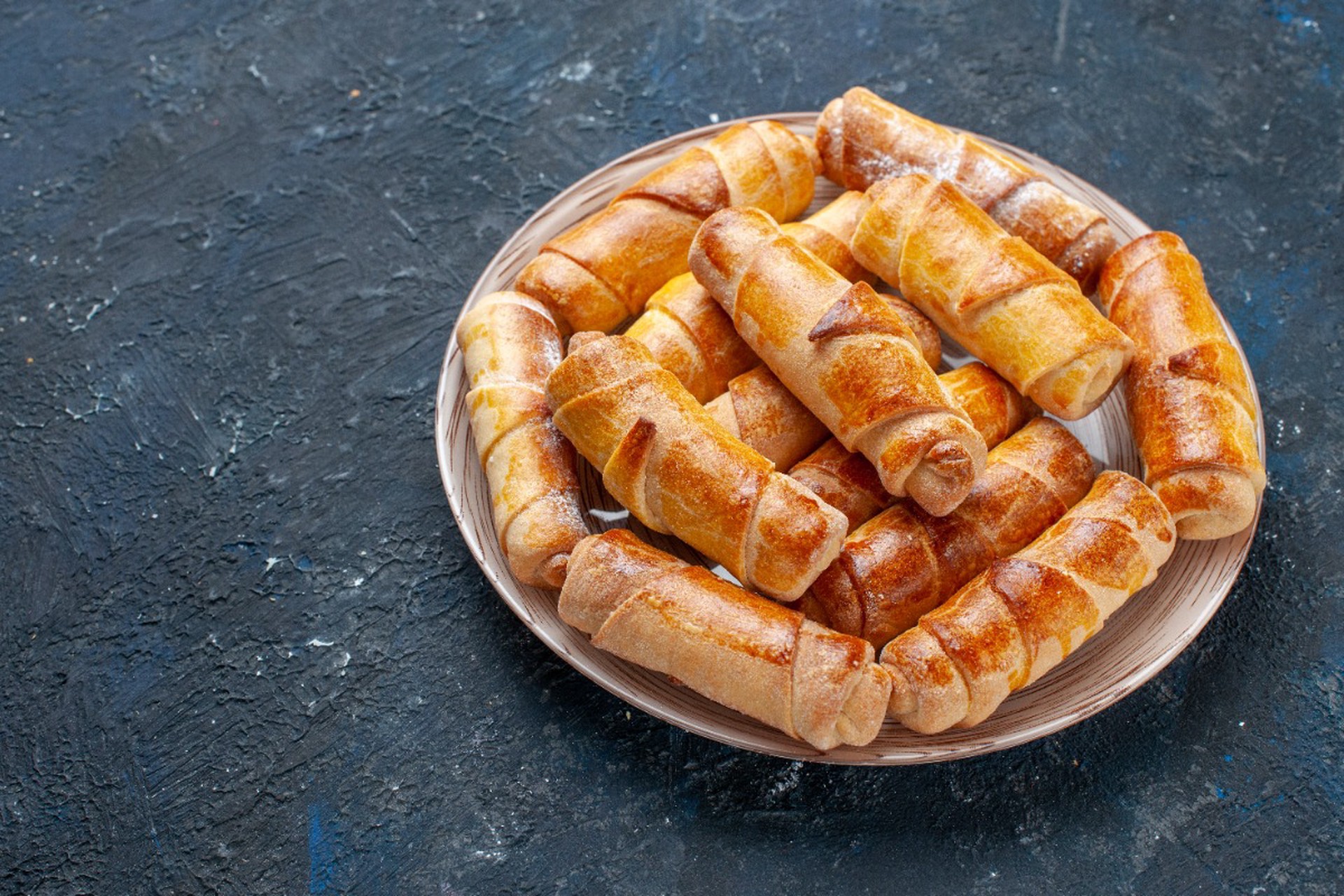 В Госдуме призвали ввести ГОСТ на школьные сосиски в тесте 