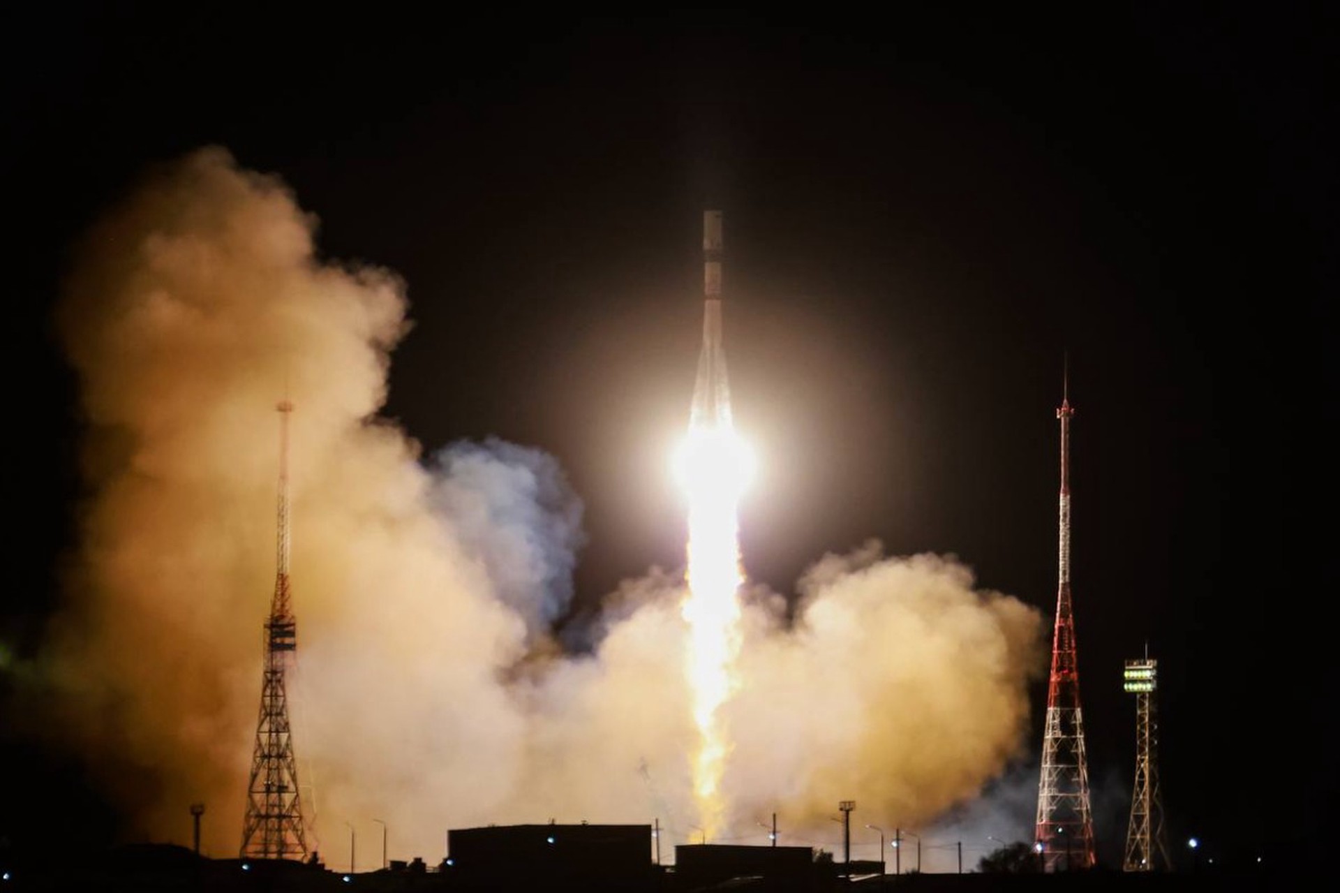 Россия запустила в космос гигантскую ракету 